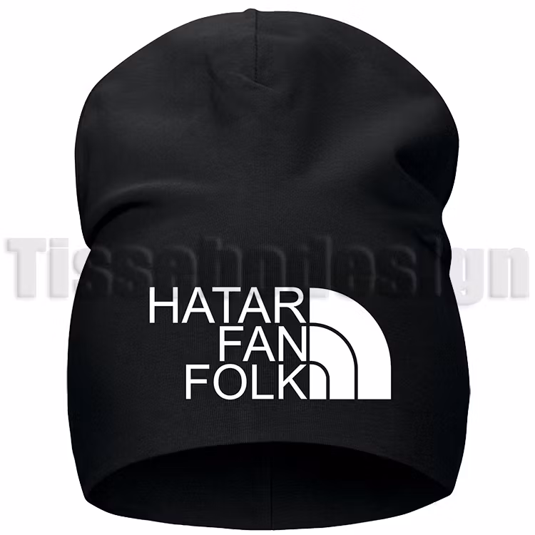 Svart mössa med vit text Hatar fan folk i humoristisk design