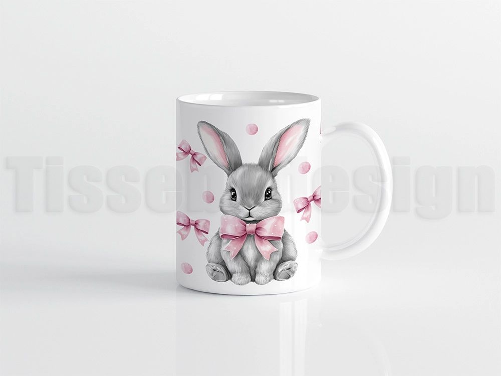 Vit påskmugg 330 ml med grå kanin, rosa rosett och prickar – söt och charmig design.