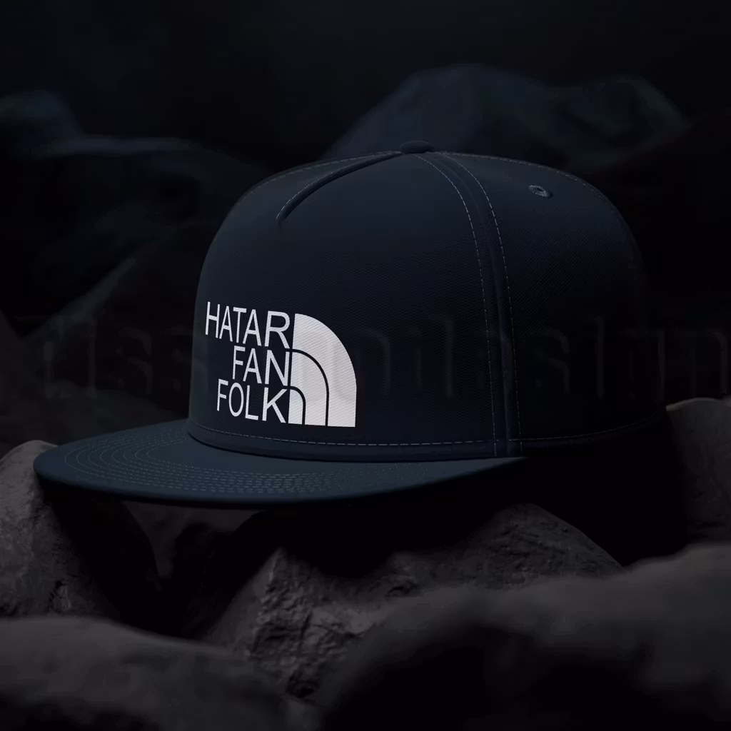 Marinblå keps med texten Hata fan folk tryckt framtill