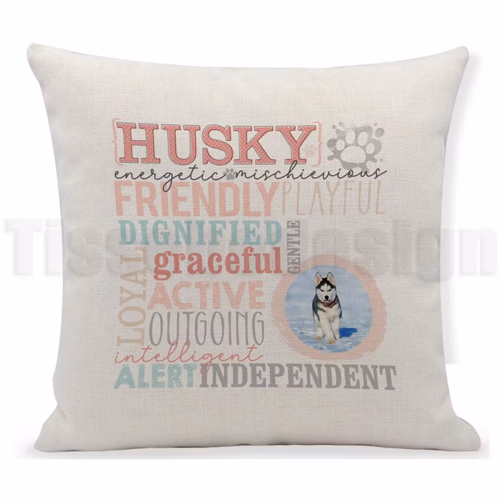 Kuddfodral med ord som beskriver huskyn och illustrerat huskymotiv.