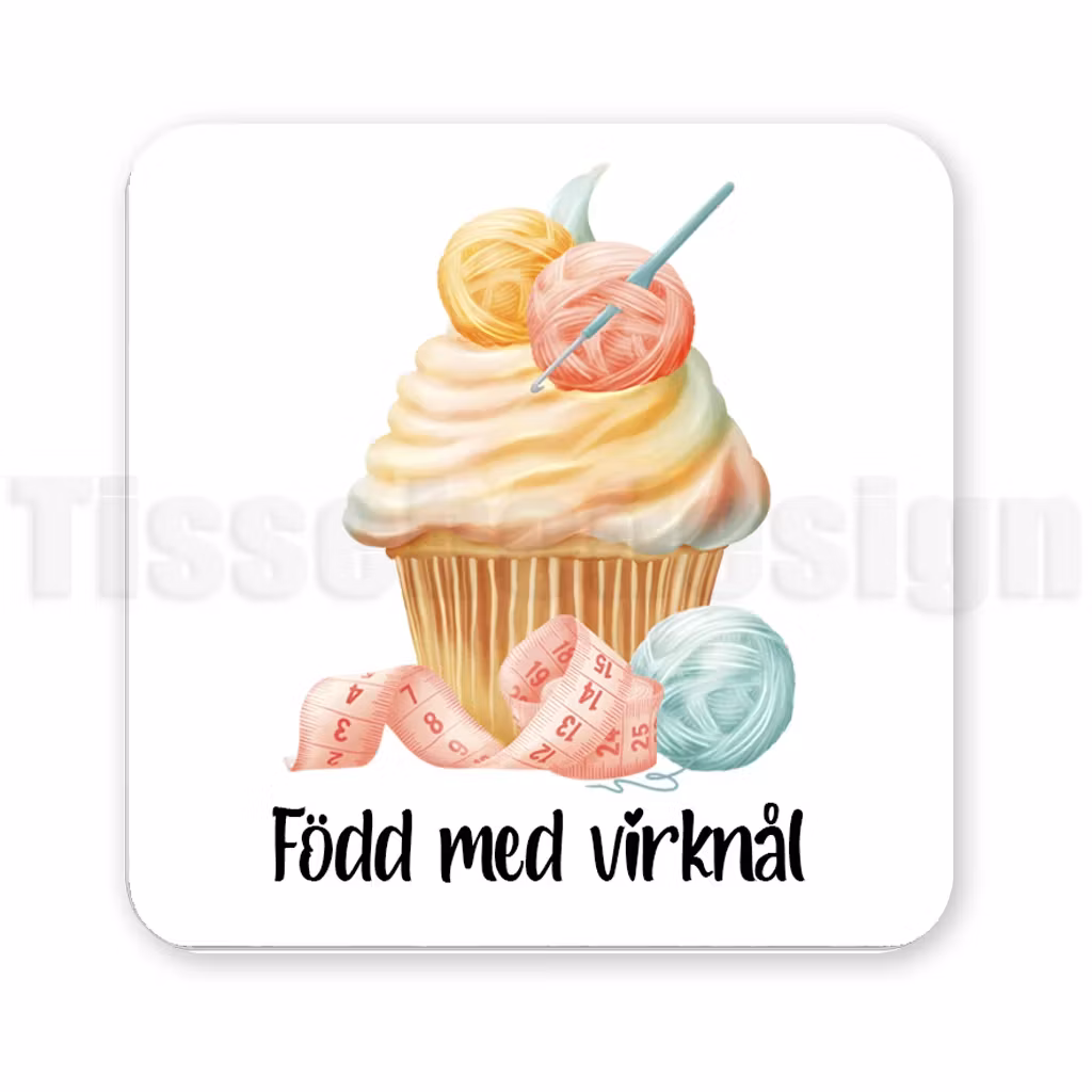 Magnet med cupcake och virknål i garnnystan – text Född med virknål