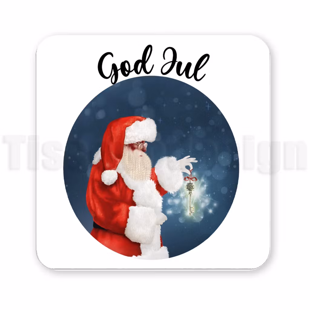 Tomte med mörk hy i röd dräkt håller en glödande nyckel framför blå julkula med texten God Jul – stämningsfull julmagnet.