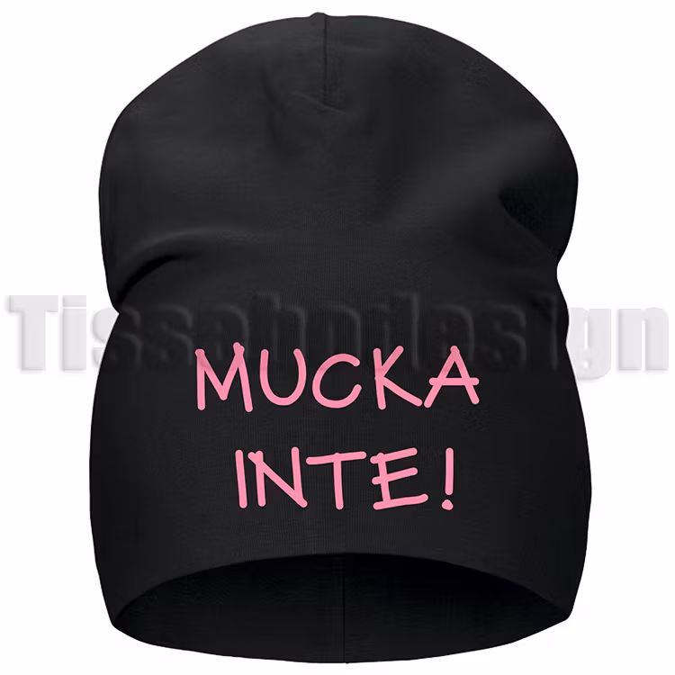 Mössa med texten MUCKA INTE! – tryckt tygmössa med budskap