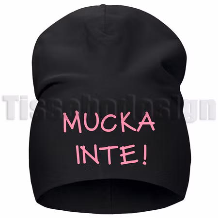 Mössa med text Mucka inte – humor med attityd