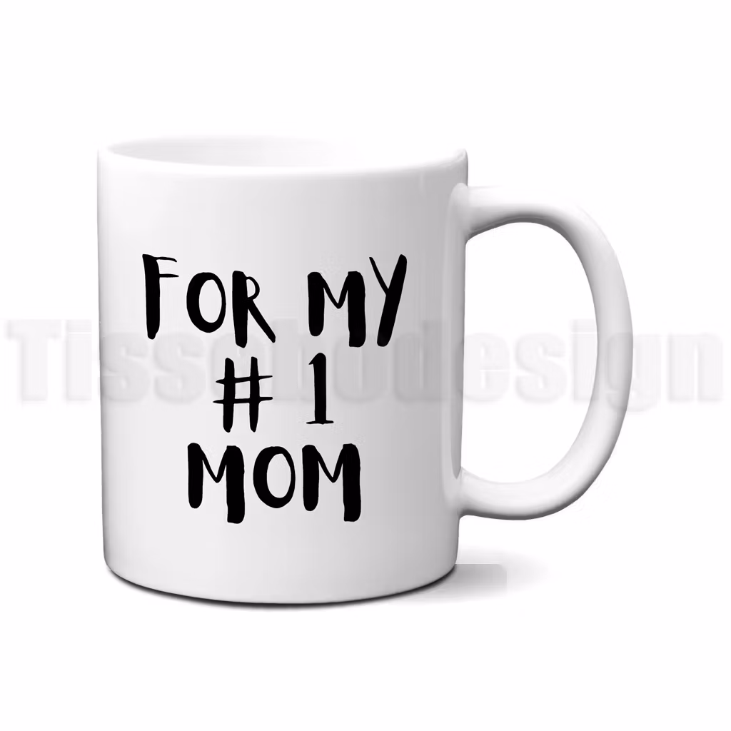 Mugg med texten For my number 1 mom i svart handstil – perfekt present till mamma