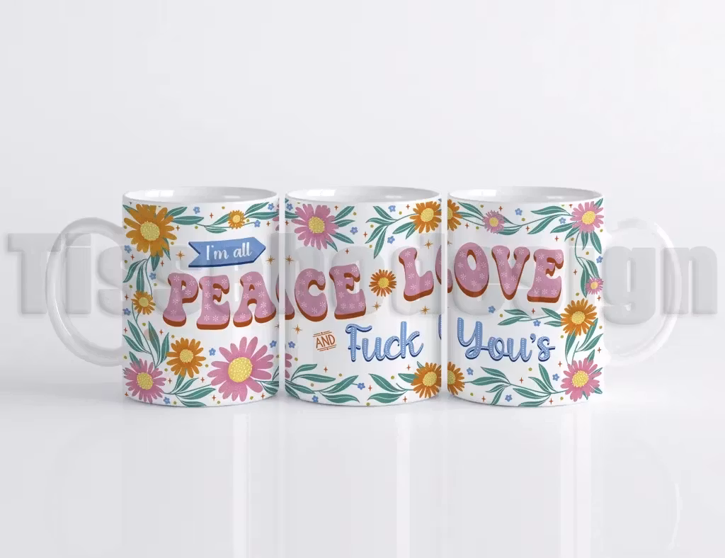 Vit mugg med färgglada blommor och texten I’m all peace, love and f*ck you’s.