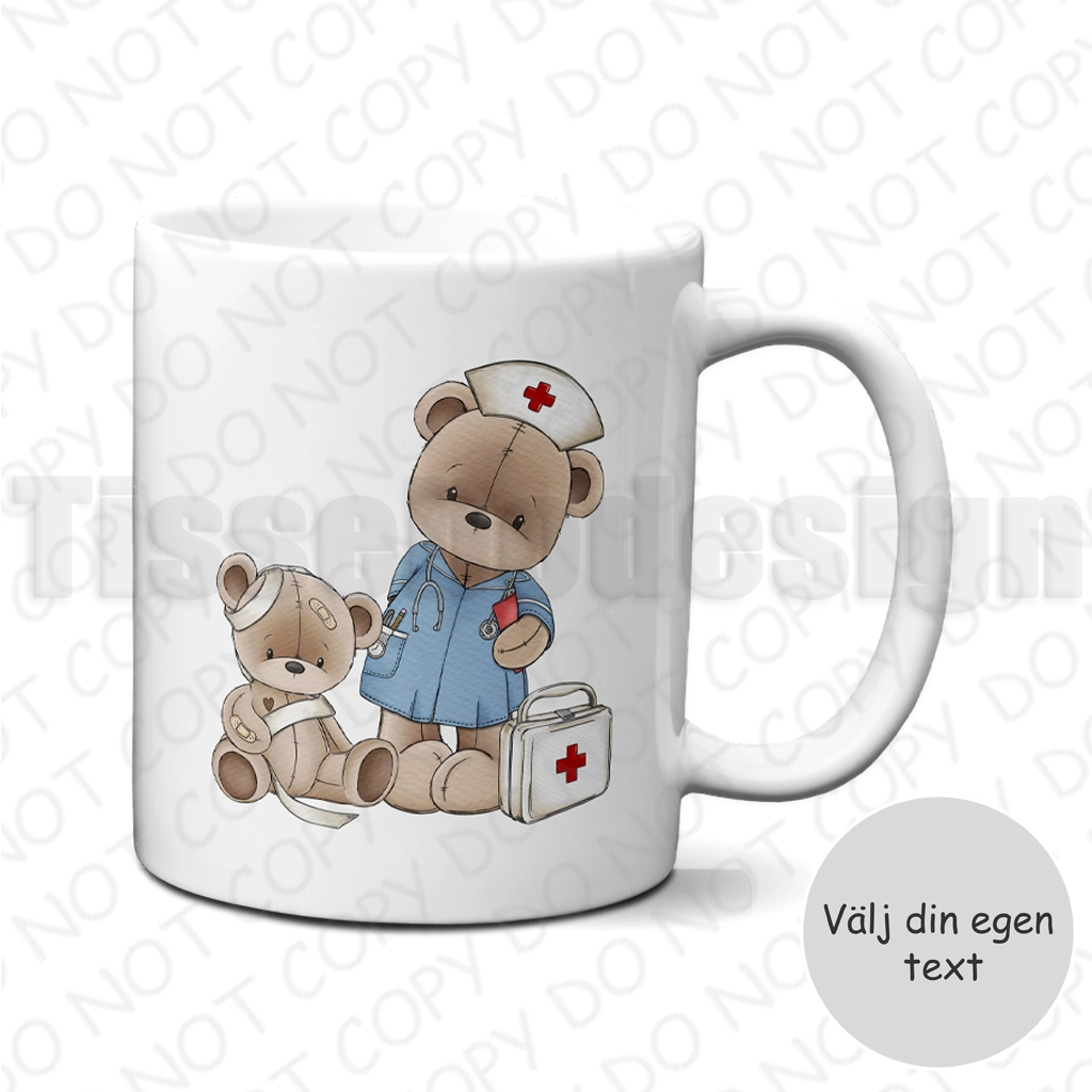 Mugg med sjuksköterskenalle och liten patientnalle med sjukvårdsmotiv