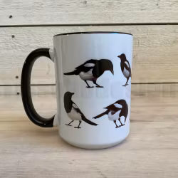 Mugg – skator i naturtrogen illustration runt hela muggen