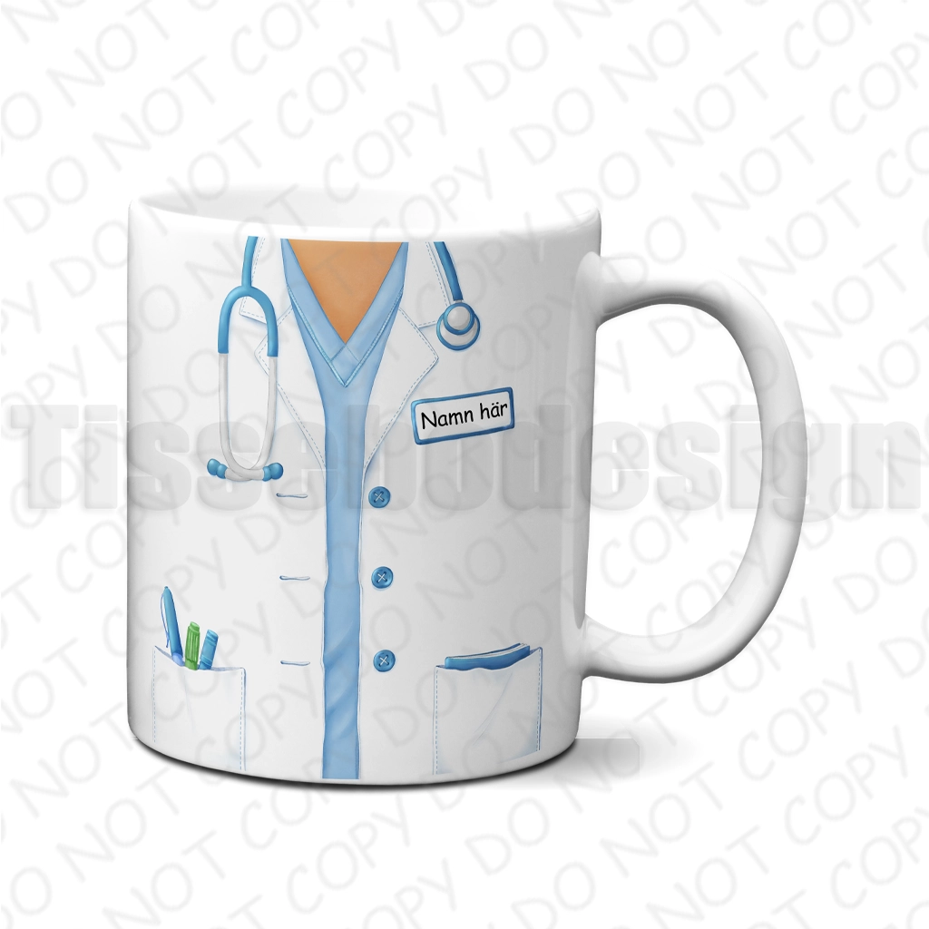 Mugg med vårduniform med fickor och stetoskop samt namnskylt