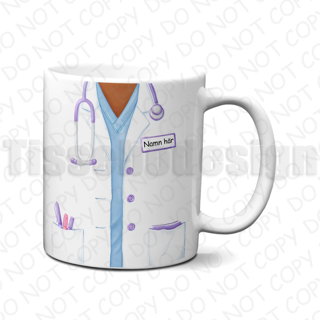 Mugg med vårdpersonal i arbetskläder med stetoskop och namn på namnbricka