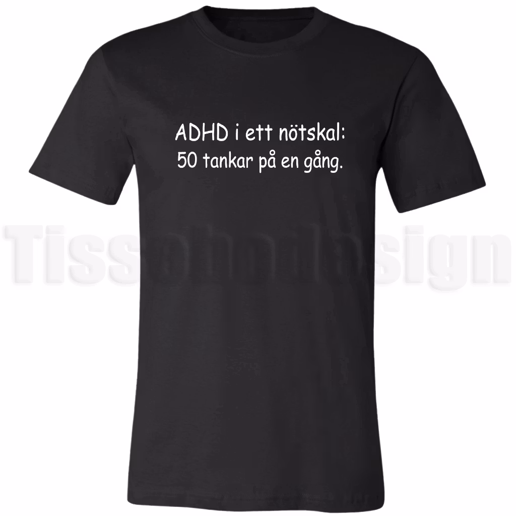 T-shirt med texten ADHD i ett nötskal: 50 tankar på en gång i enkel och lekfull stil – humoristiskt och relaterbart motiv