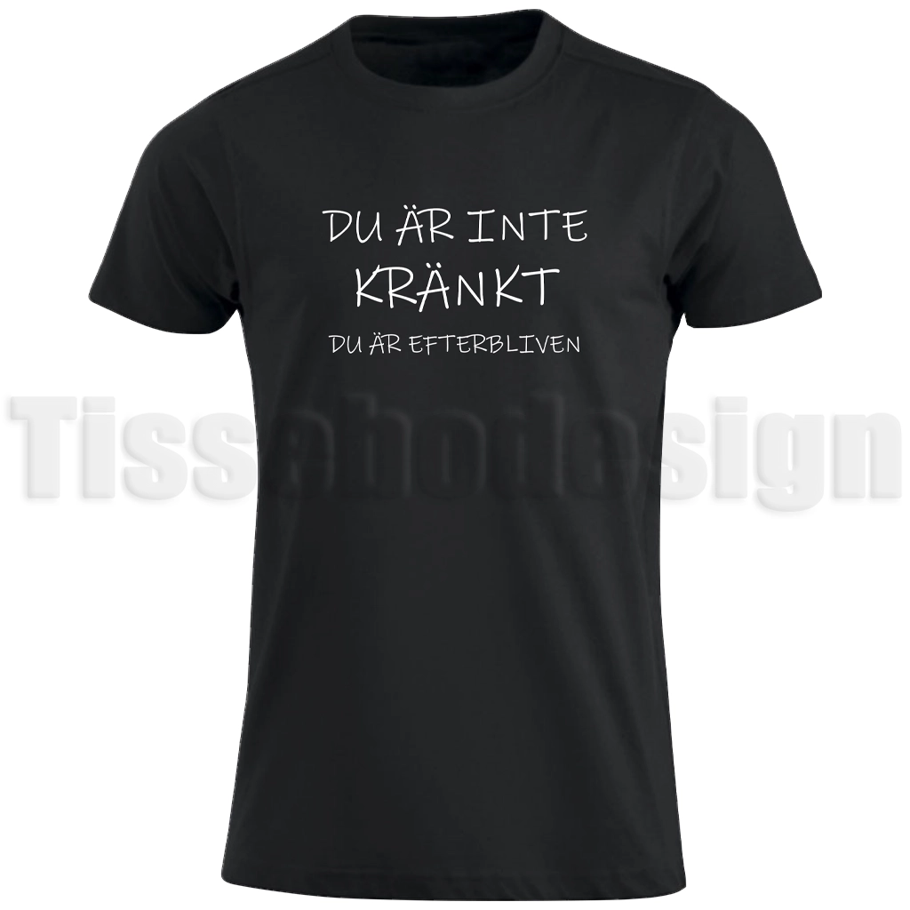 Svart t-shirt med text Du är inte kränkt du är efterbliven