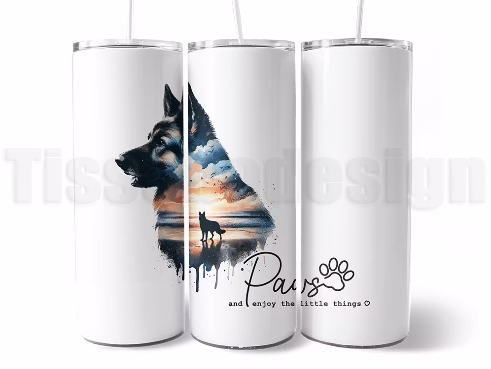 Vit tumbler - termomugg Med Tryck av en schäfer i ett naturmotiv, isolerad för varma och kalla drycker, med sugrör och rengöringsborste.