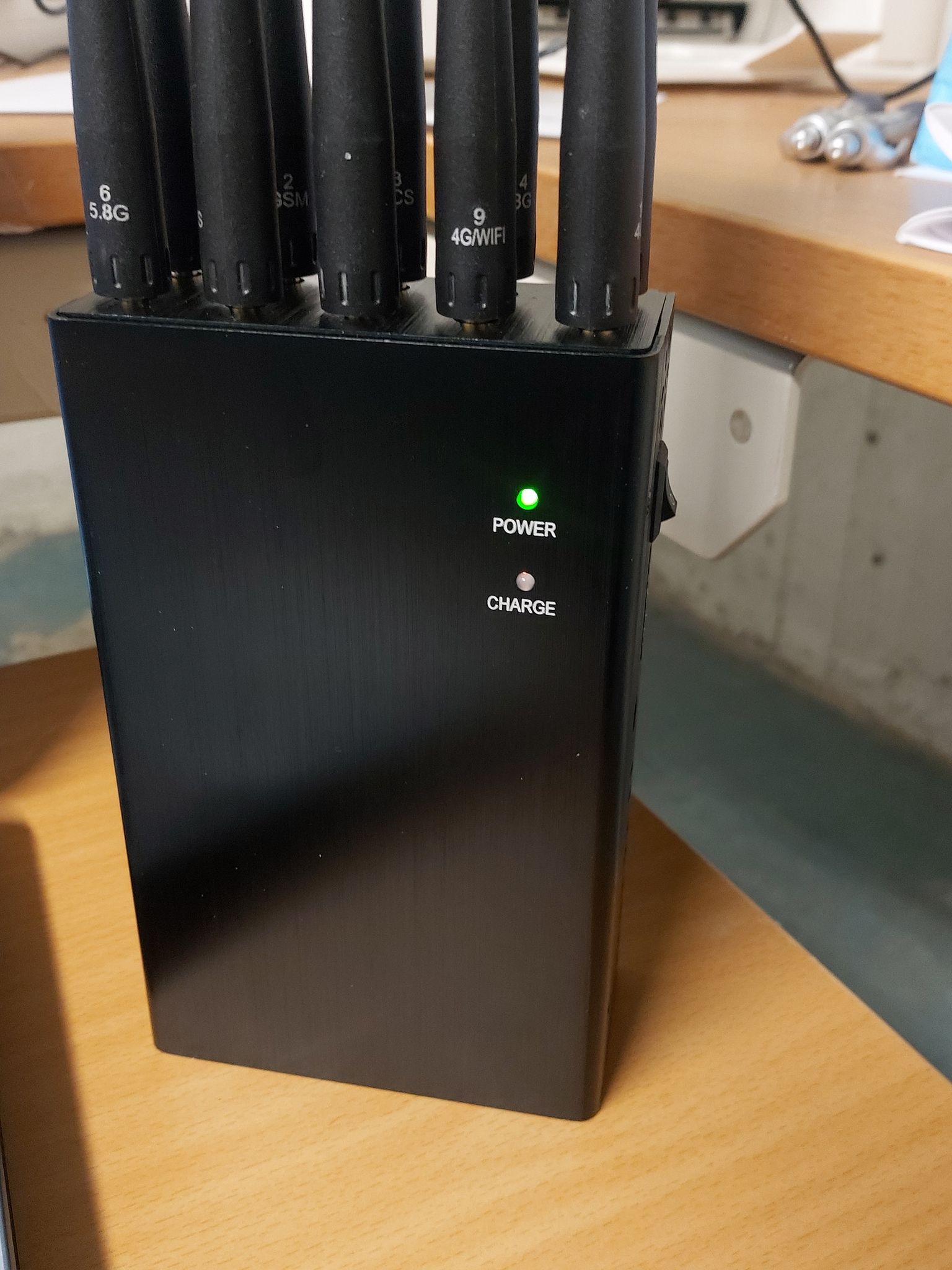 10 kanaler   jammer gsm,3G,4G,5G,wifi ,Gps ,trådlös kamera