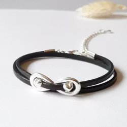 Armband läder med infinity och hjärtan