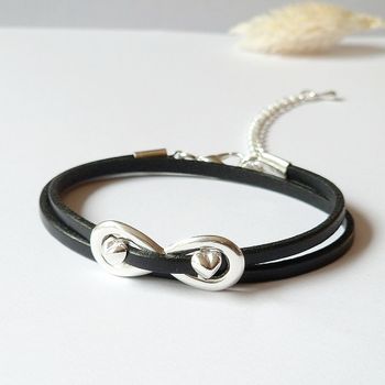 Armband läder med infinity och hjärtan