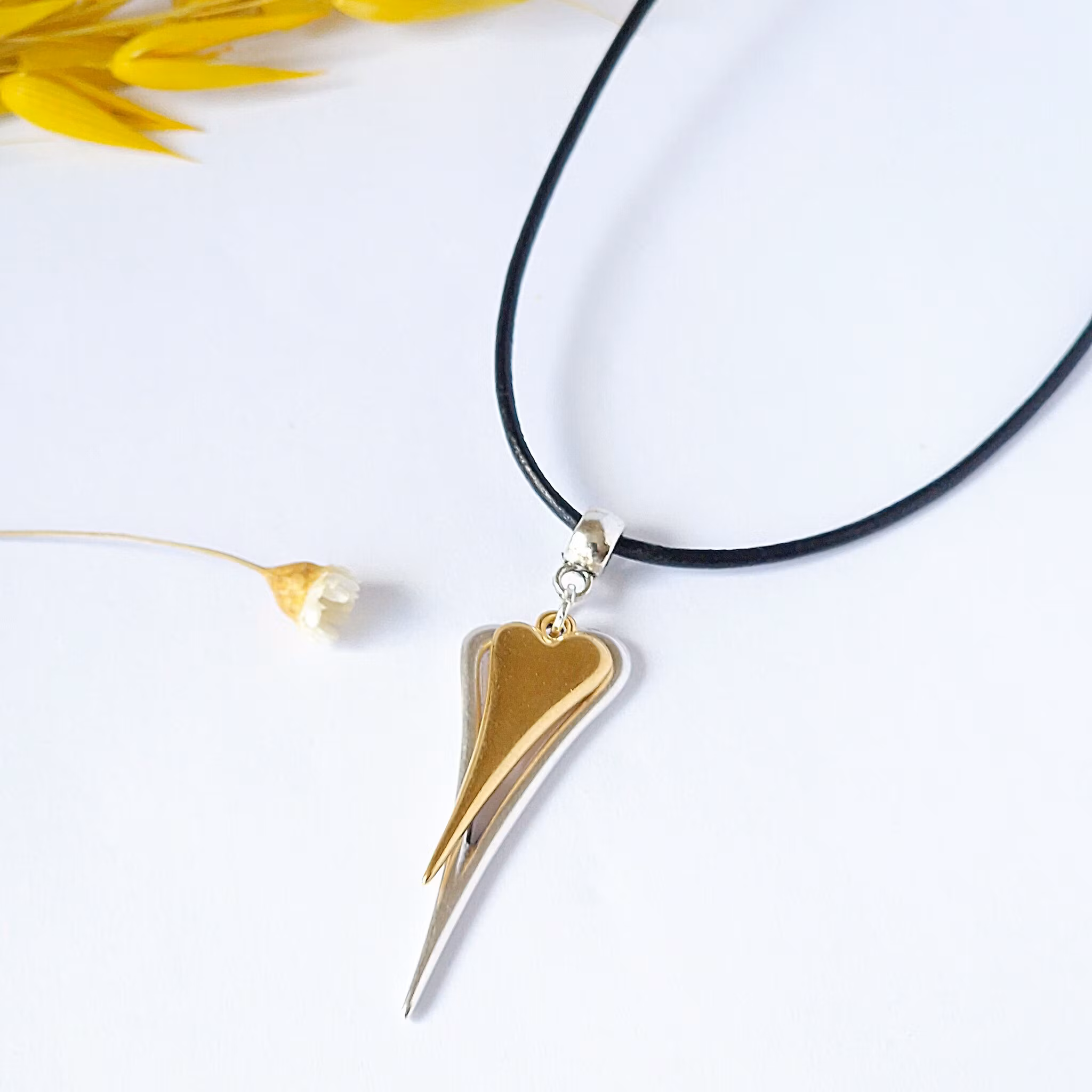 Halsband Dubbelhjärta läder