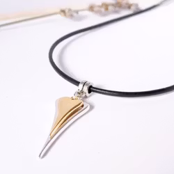 Halsband Dubbelhjärta läder