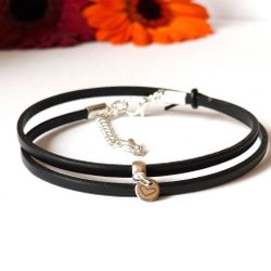 Armband äkta läder med stansat hjärta