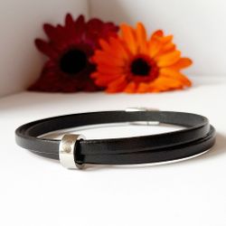 Svart läderarmband med hjärta