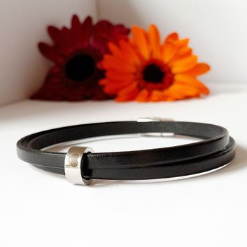 Svart läderarmband med hjärta