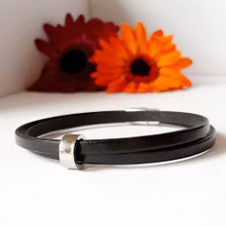 Svart läderarmband med hjärta