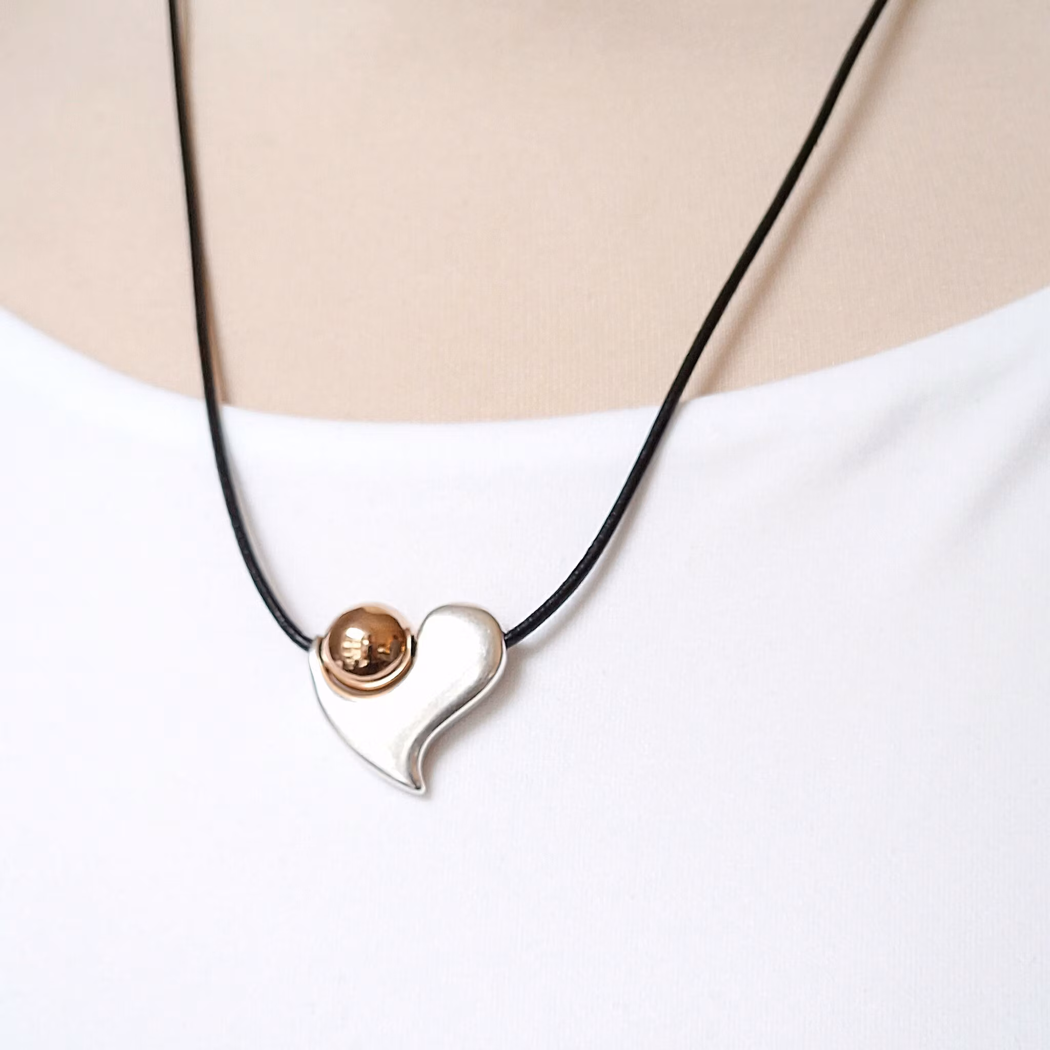 Hjärta med guldpärla läder