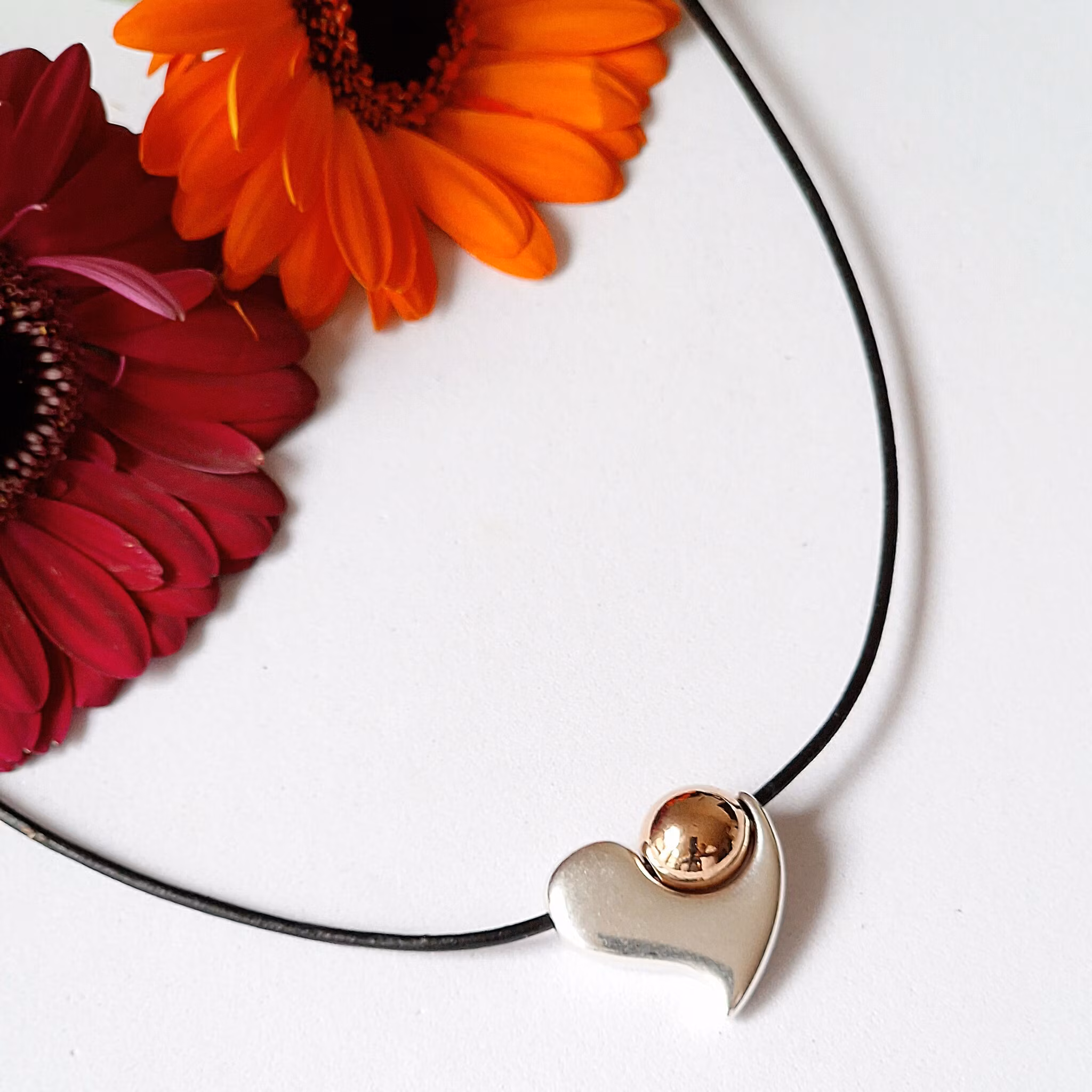 Hjärta med guldpärla läder