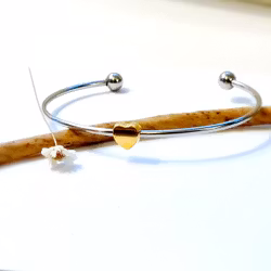 Bangle med guldfärgat hjärta