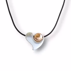 Hjärta med guldpärla läder