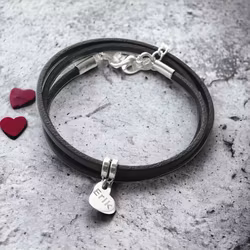 Armband tre varv med  graverat hjärta