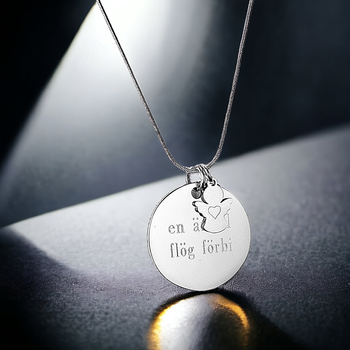 Graverat halsband En ängel flög förbi