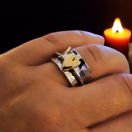Bred ring med hjärta