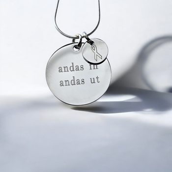 Graverat andas med ribbon