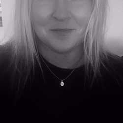 Halsband stansat hjärta