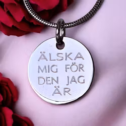 Gravaverat halsband Älska mig