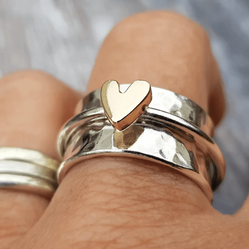 Bred ring med hjärta