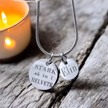 Graverat halsband STARK så in i helvete - personlig tag