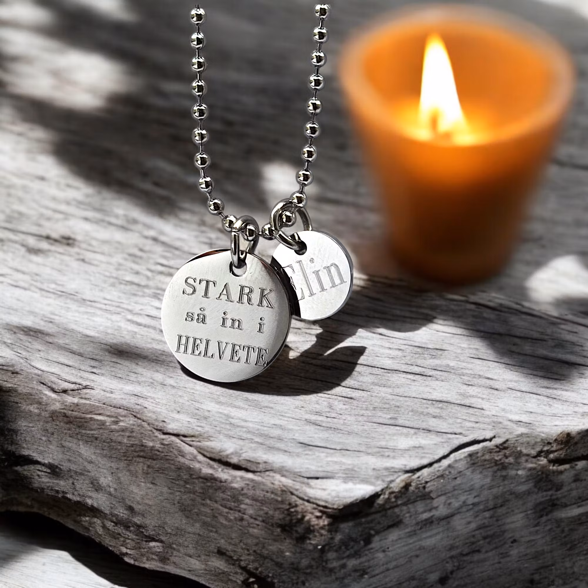 Graverat halsband STARK så in i helvete - personlig tag