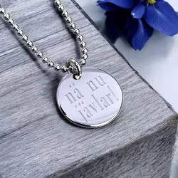 Graverar halsbandet " nä nu jävlar!