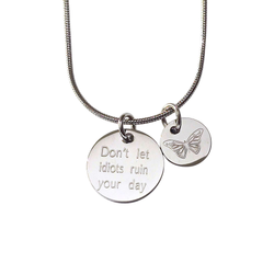 Graverat halsband Idiots
