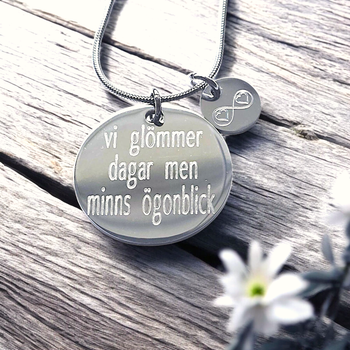 Graverat halsband " Ögonblick"