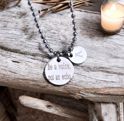 Graverat halsband Be a voice not an echo