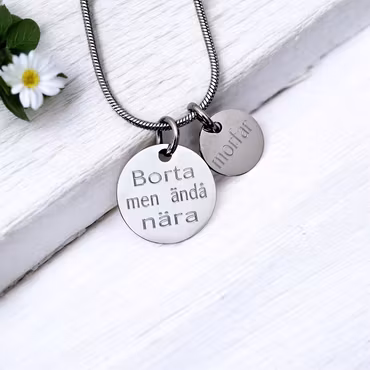 Personligt graverat halsband " Borta men ändå nära"