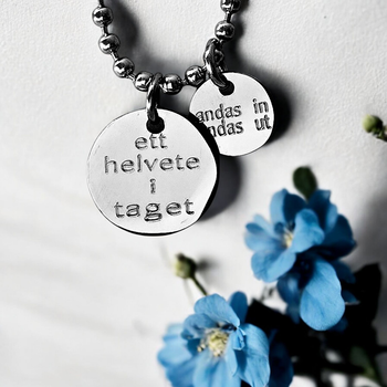 Graverat halsband " ett helvete i taget"