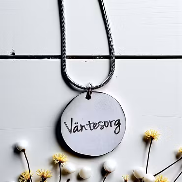Graverat halsband Väntesorg