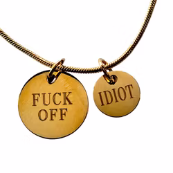 Graverat smycke FUCK OFF - idiots Design Daisy