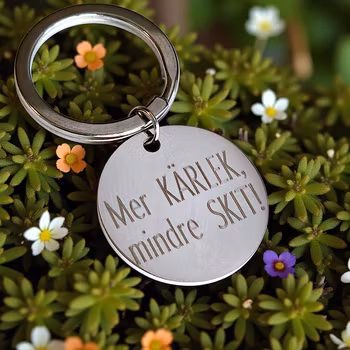 Mer KÄRLEK, mindre SKIT!