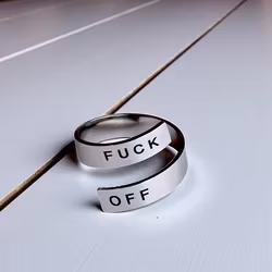 Ring graverat F U C K  O F F