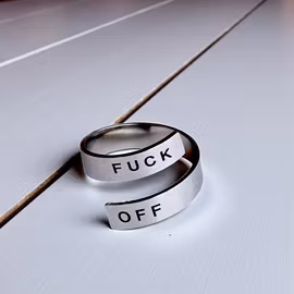 Ring graverat F U C K  O F F